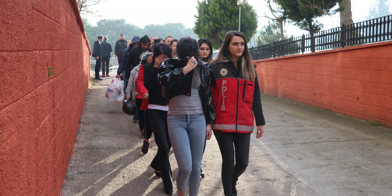 Balıkesir'de fuhuş ve uyuşturucu operasyonunda 5 tutuklama