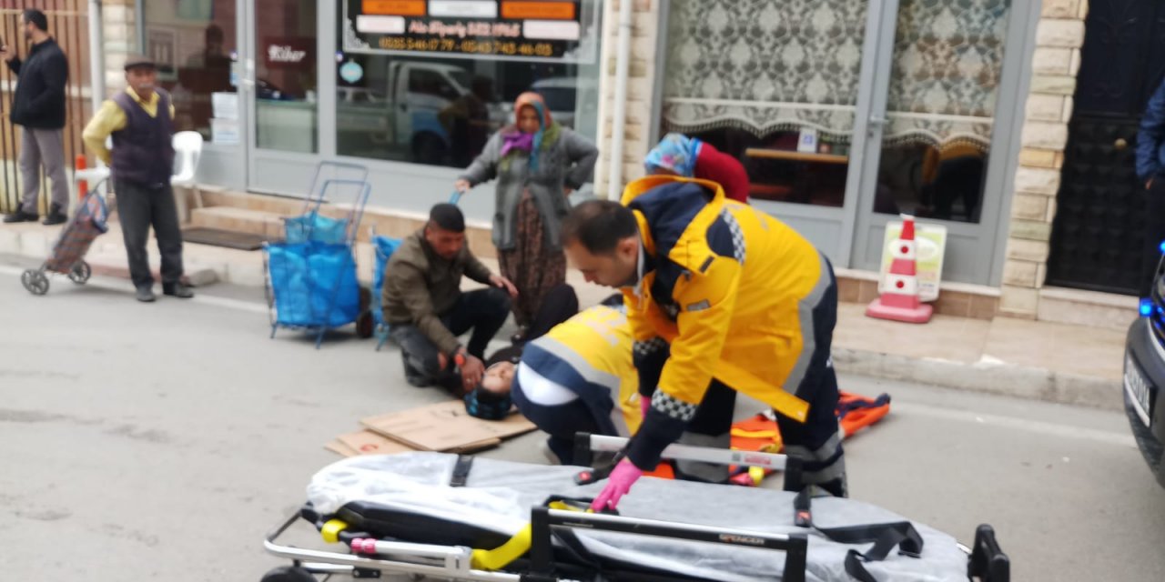 Seyir halindeki motosikletten düştü
