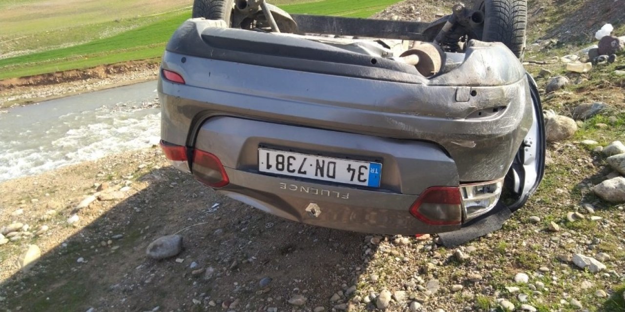 Siirt’te kontrolden çıkan araç takla attı: 2 yaralı