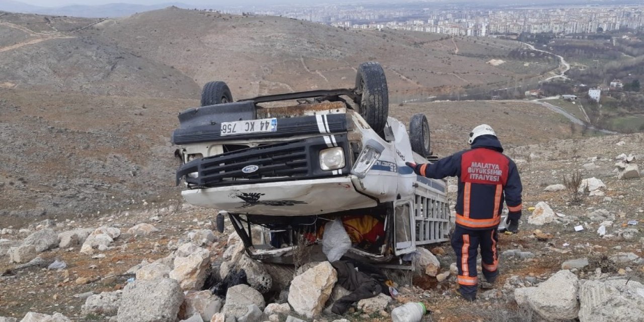 Malatya’da kamyon şarampole devrildi: 1 ölü