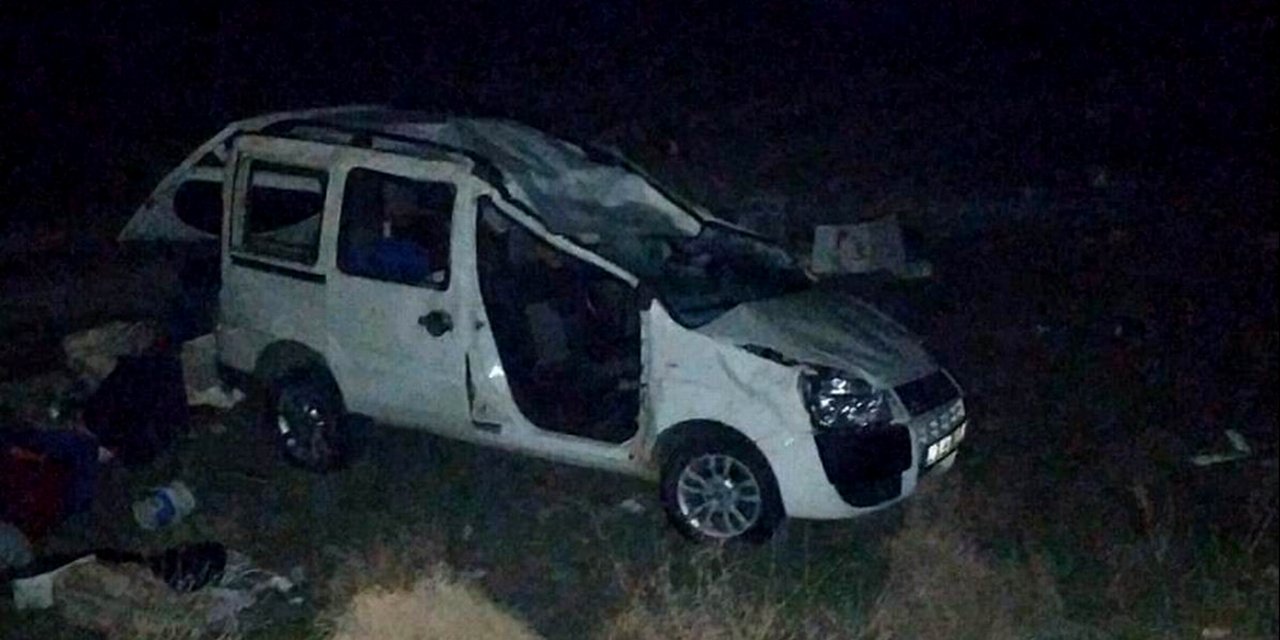 Ticari araç takla attı: 1 ölü, 1 yaralı