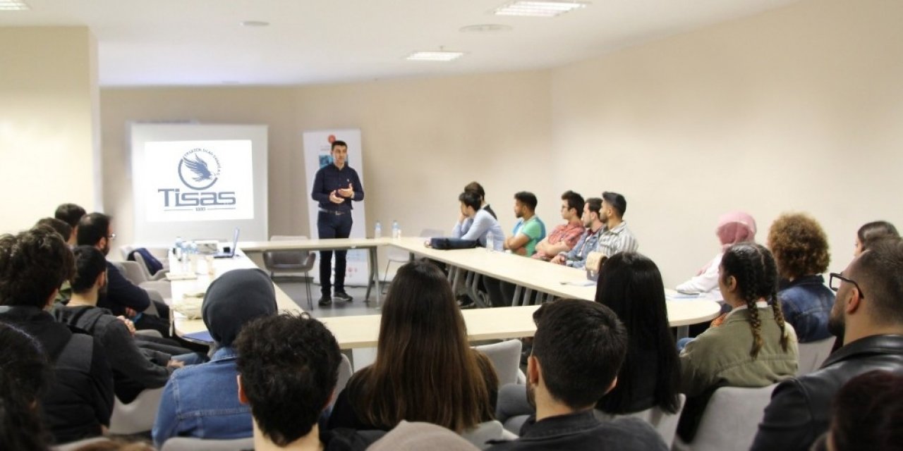 Savunma sanayinde kariyer yapmak isteyen öğrencilere var olan fırsatları anlattı