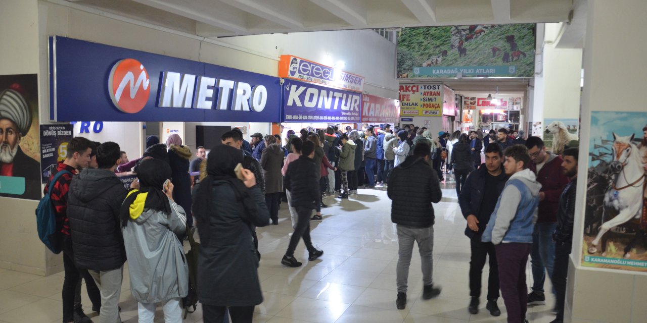 Üniversite öğrencileri terminallerde yoğunluk oluşturdu