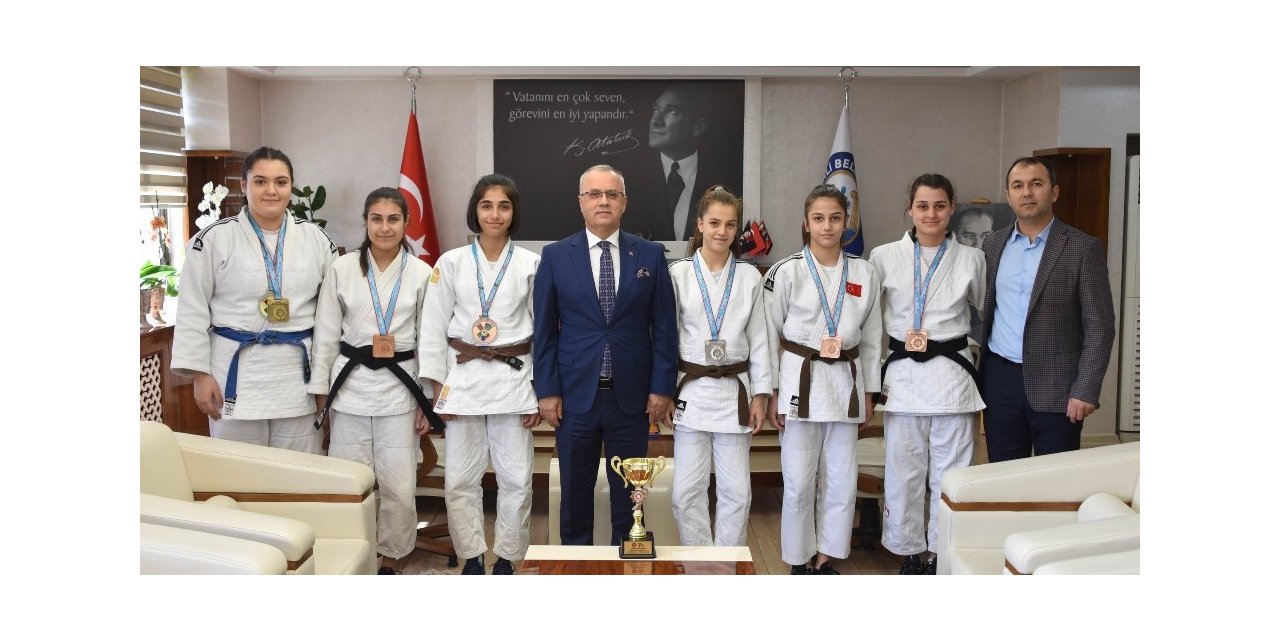Başkan Kayda, başarılı judocuları ağırladı