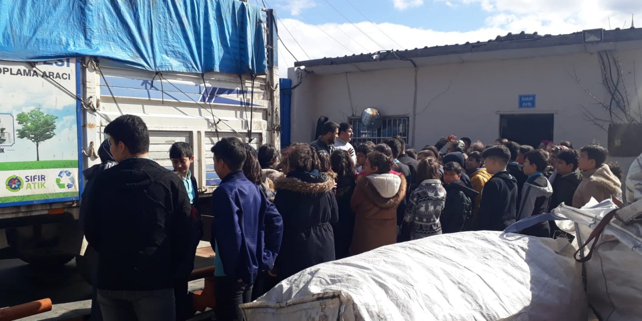 Çubuk’ta öğrencilere geri dönüşüm eğitimi verildi