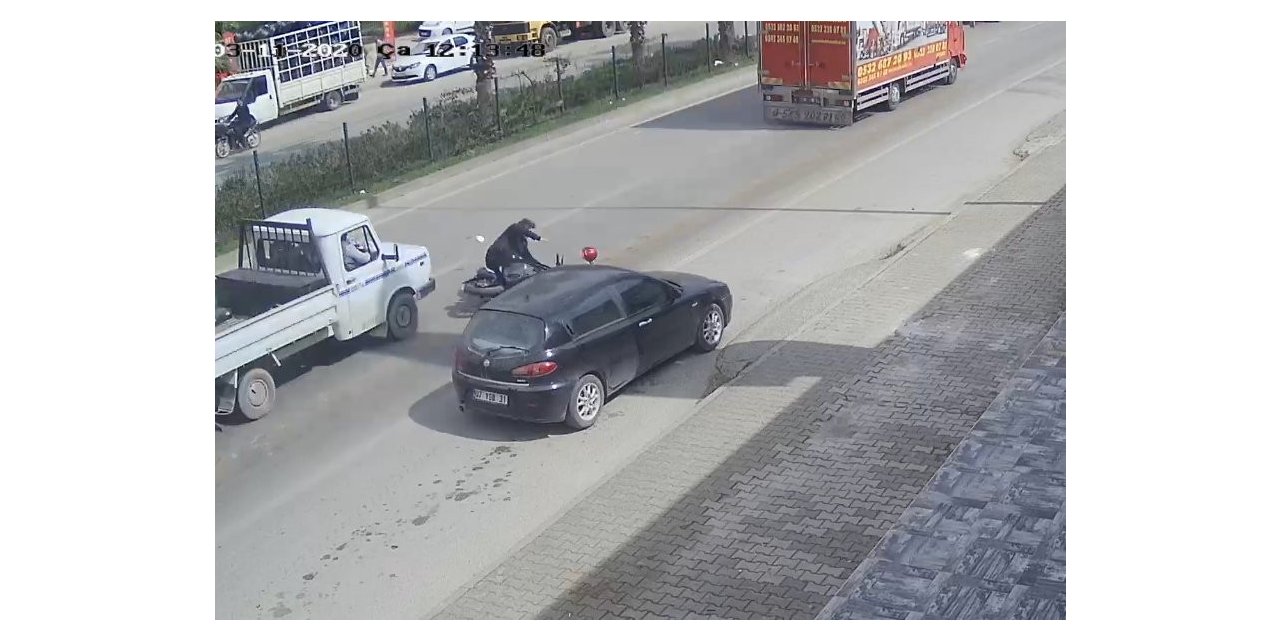 Kamyonetin altında 50 metre sürüklendi, o anları izleyince gözlerine inanamadı