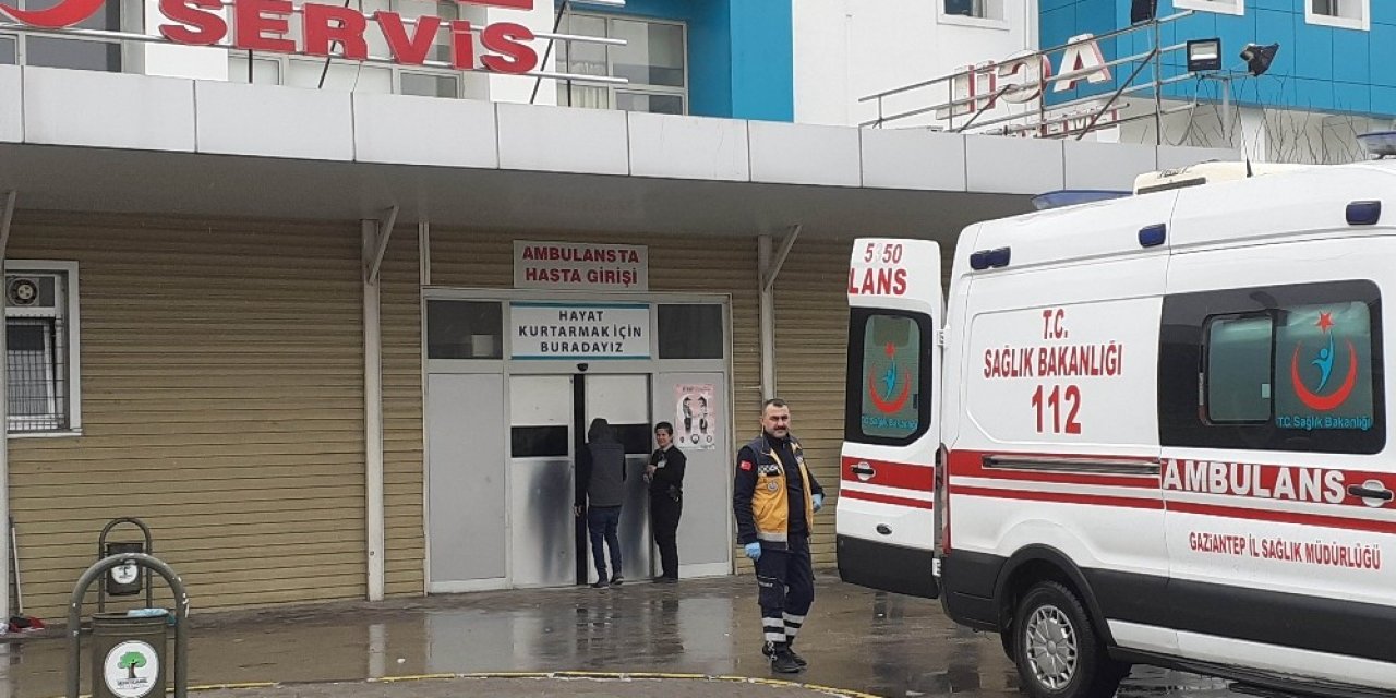 Yedikleri yemekten zehirlenen 43 öğrenci ve öğretmen hastaneye kaldırıldı
