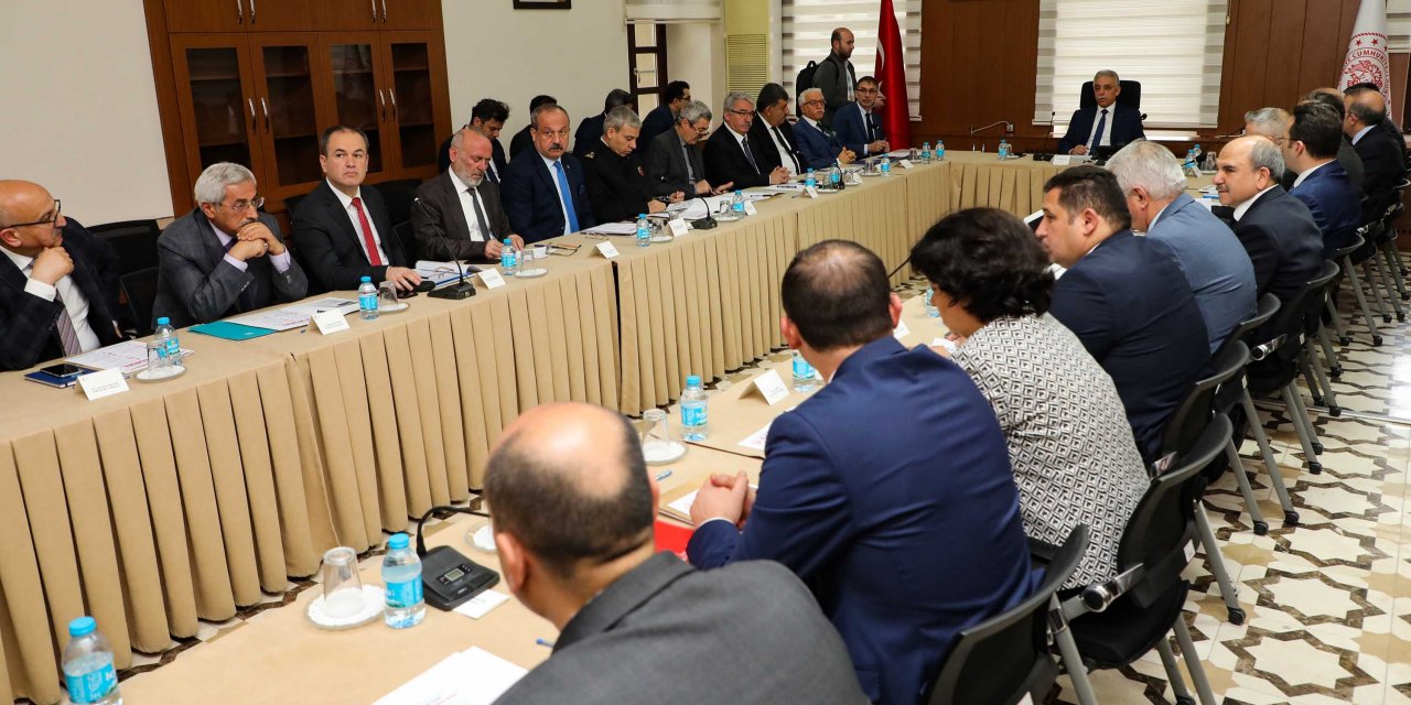 Konya'da yeni tip koronavirüs tedbirleri toplantısı