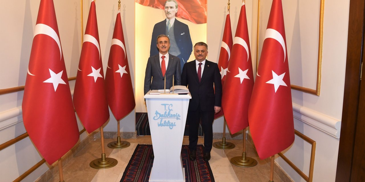 Cumhurbaşkanlığı Savunma Sanayii Başkanı Demir, Balıkesir Valisi Yazıcı'yı ziyaret etti
