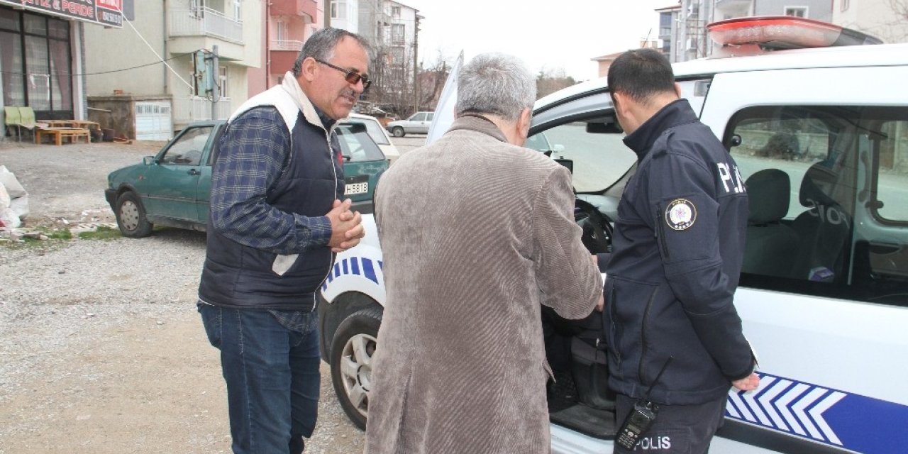 Emekli öğretmen dolandırılmaktan son anda kurtuldu