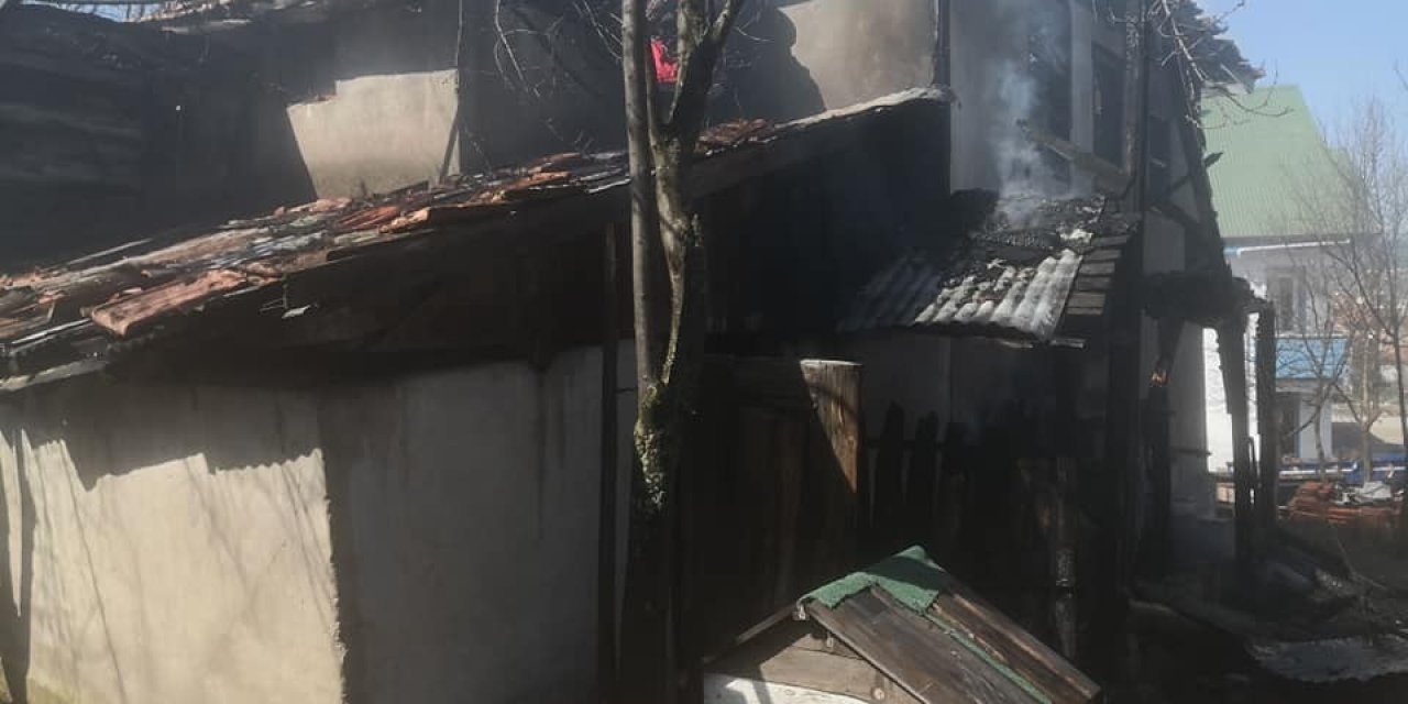 Bolu’da, yangın sonucu ahşap evde hasar oluştu