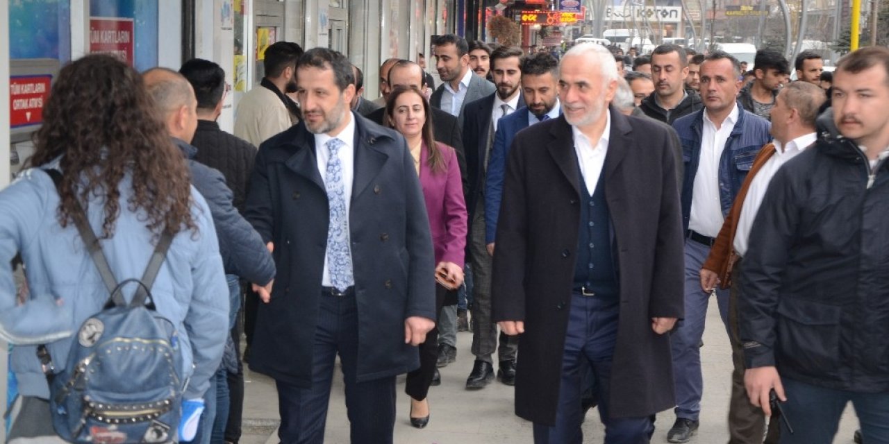 AK Parti heyeti esnafı ziyaret etti