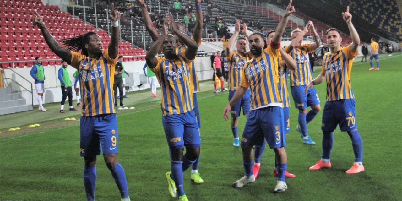 Süper Lig: MKE Ankaragücü: 2 - Çaykur Rizespor: 1 (İlk yarı)