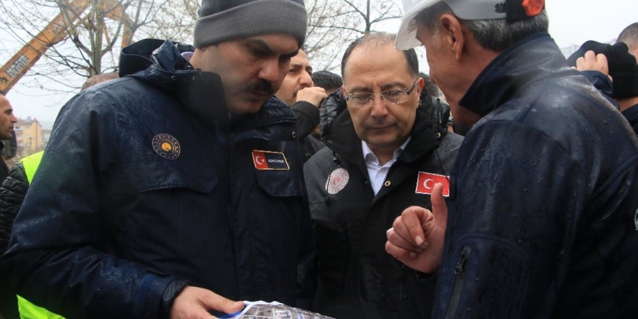 Bakan Kurum, Elazığ’da incelemelerde bulundu