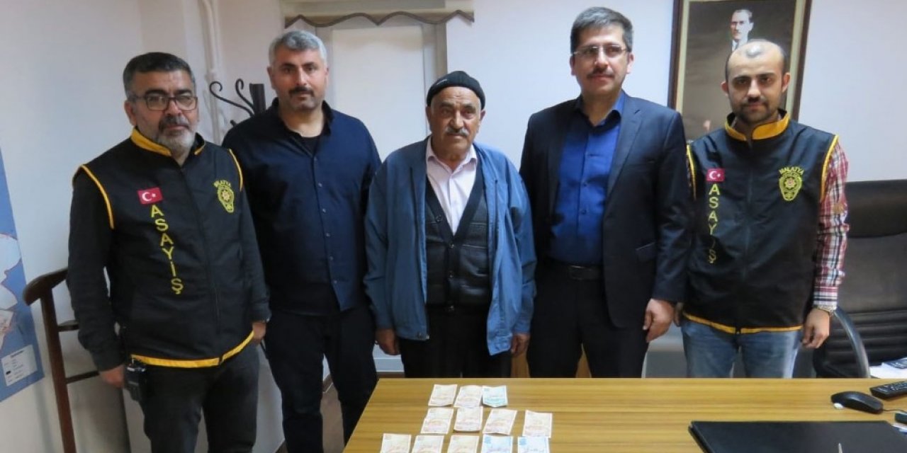 ATM’de maaşını çekmek isterken parasını kaptırdı