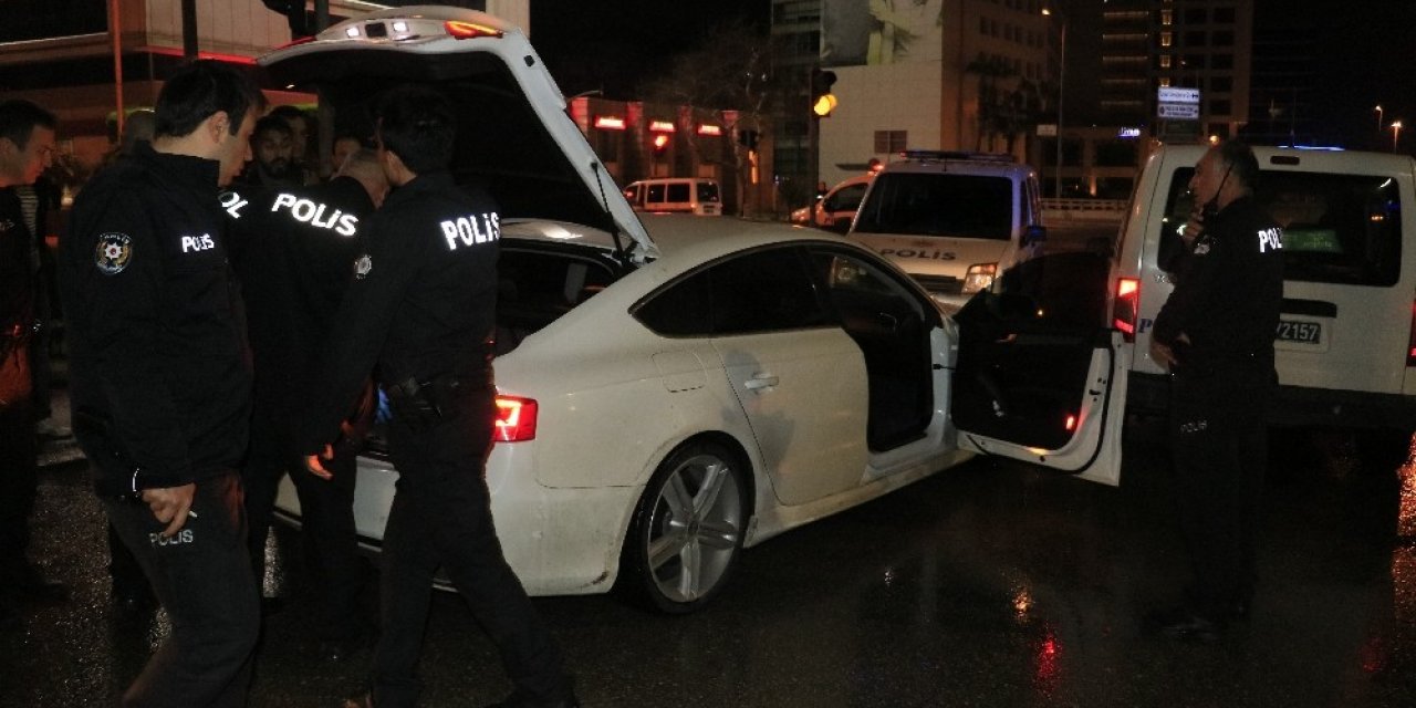 Havaya ateş açan maganda otomobiliyle kaçmak isterken yakalandı