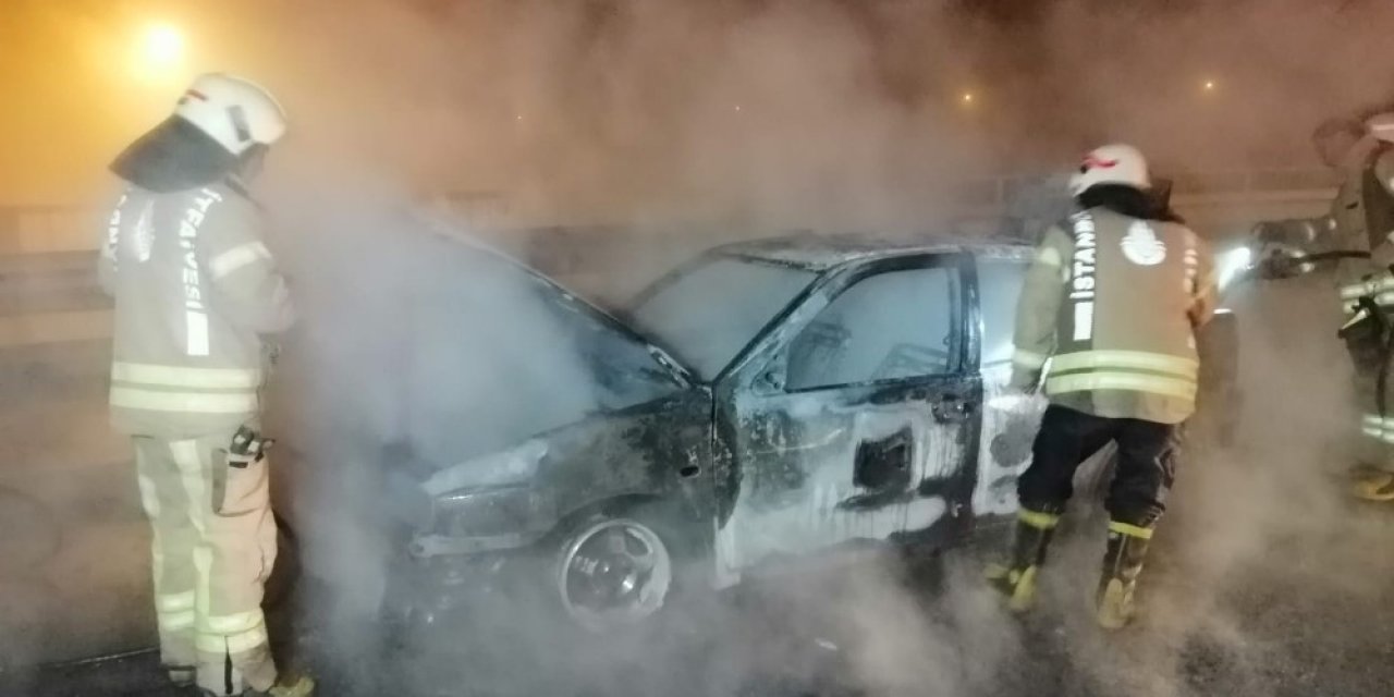 Küle dönen otomobilini çaresiz gözlerle izledi