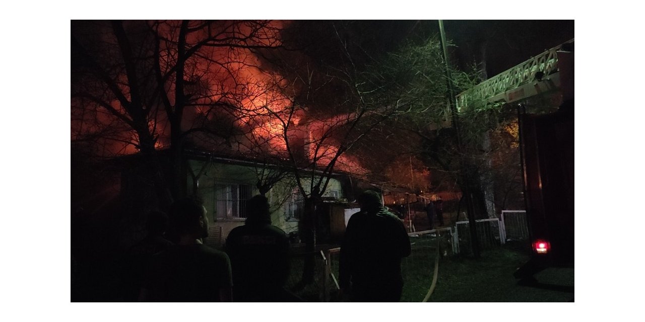 Karabük’te işçi evleri alevlere teslim oldu