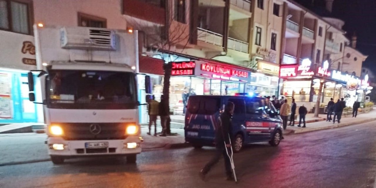 İş yeri sahibi dükkanının önünde silahla vuruldu: 1 yaralı