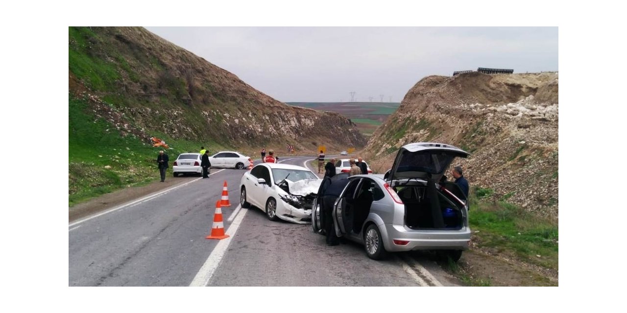 Şanlıurfa’da 3 otomobil çarpıştı: 7 yaralı