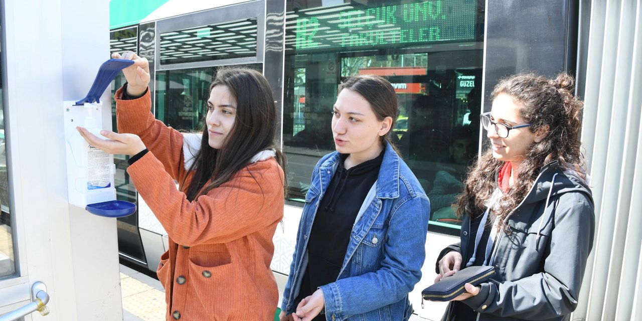 Konya'da otogar ve toplu ulaşım duraklarına dezenfektan kuruldu