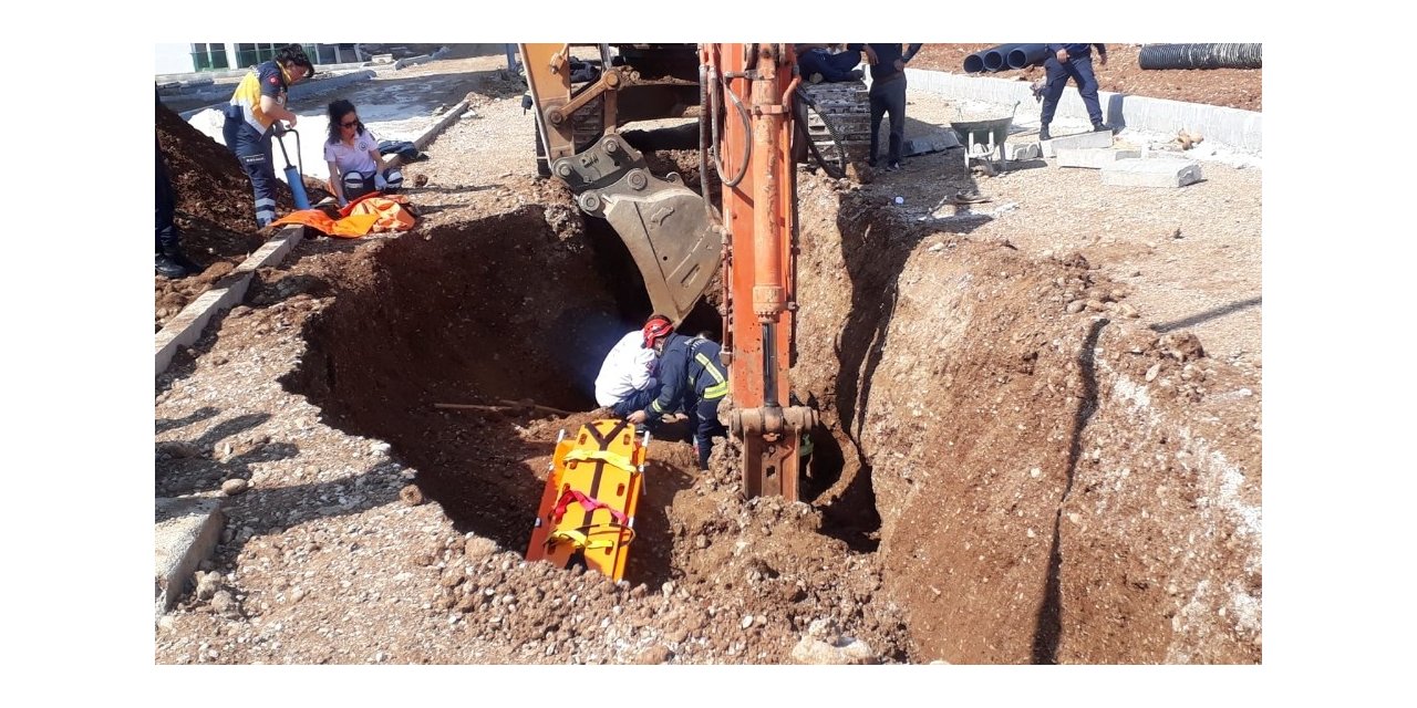 Kazdığı inşaat çukuruna düşen işçiyi itfaiye ekipleri kurtardı