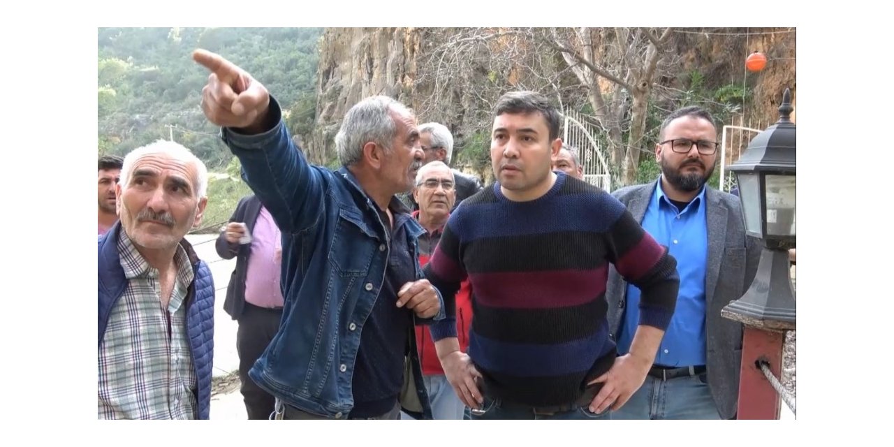 AK Parti Erdemli İlçe Başkanı Kaya, su taşkını yaşanan bölgeyi inceledi