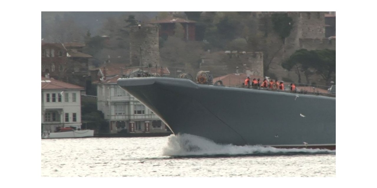 Rus savaş gemisi "Caesar Kunikov" İstanbul Boğazı’ndan geçti