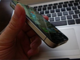 İPhone'u sakın sol elle tutmayın!