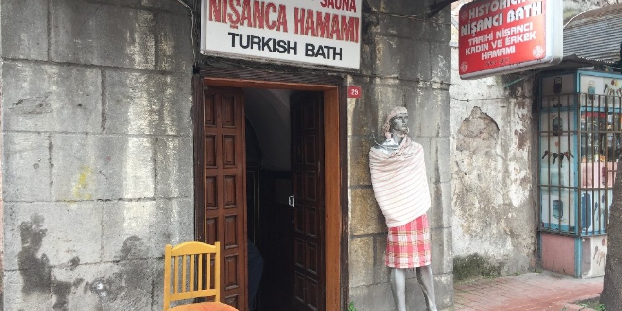 Fatih’te tarihi hamamda yangın