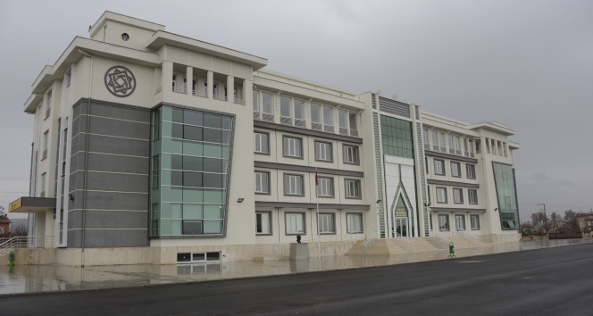 Sağlık Bakanı Fahrettin Koca: "Umreden dün geceden itibaren dönen yolcular Ankara ve Konya’daki öğrenci yurtlarında karantina mantığı ile ayrı odalara yerleştirilmektedir