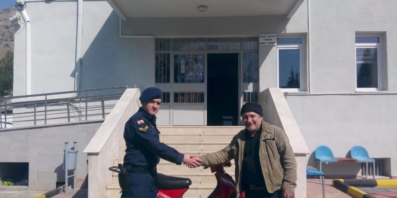 Çaldıkları motosikleti bırakıp yenisini çalınca yakayı ele verdiler