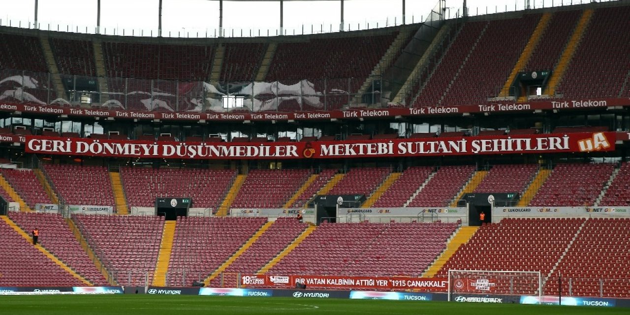 Galatasaray taraftarlarından Çanakkale pankartları