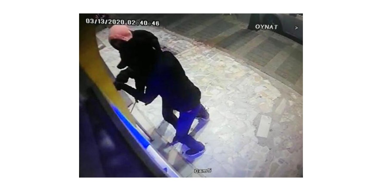 Üsküdar’da maskeli PTT soygunu kamerada