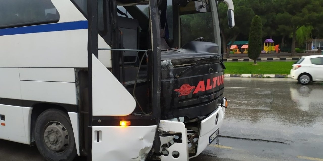 Manisa’da işçi servisi kaza yaptı: 8 yaralı