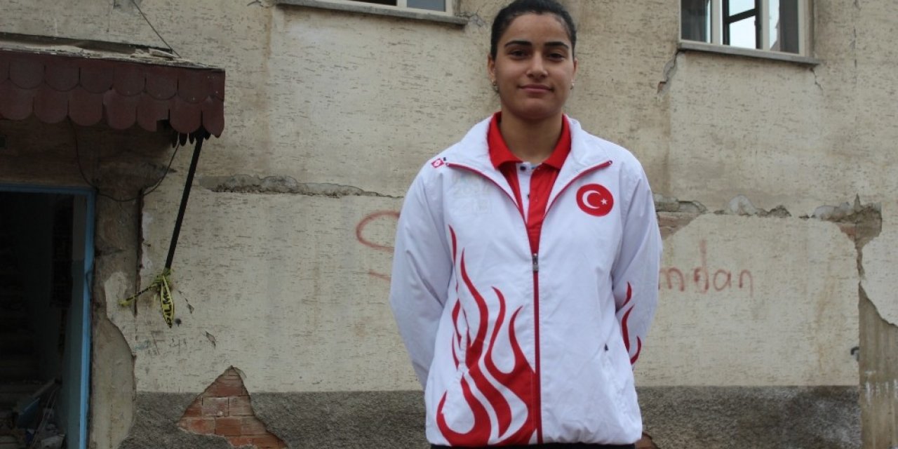 Depremin evsiz bıraktığı Milli Sporcu Aliye, Olimpiyatlara katılmak için mücadele veriyor