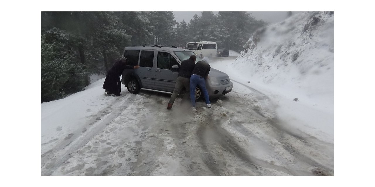 Kazdağları’nda kar yağışı mahsur bıraktı