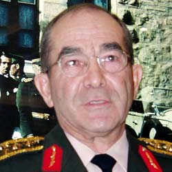 Hilmi Özkök’e fiziki eylem!