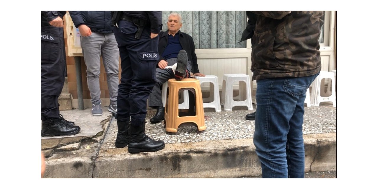 Kahvede otururken tabancayla vuruldu