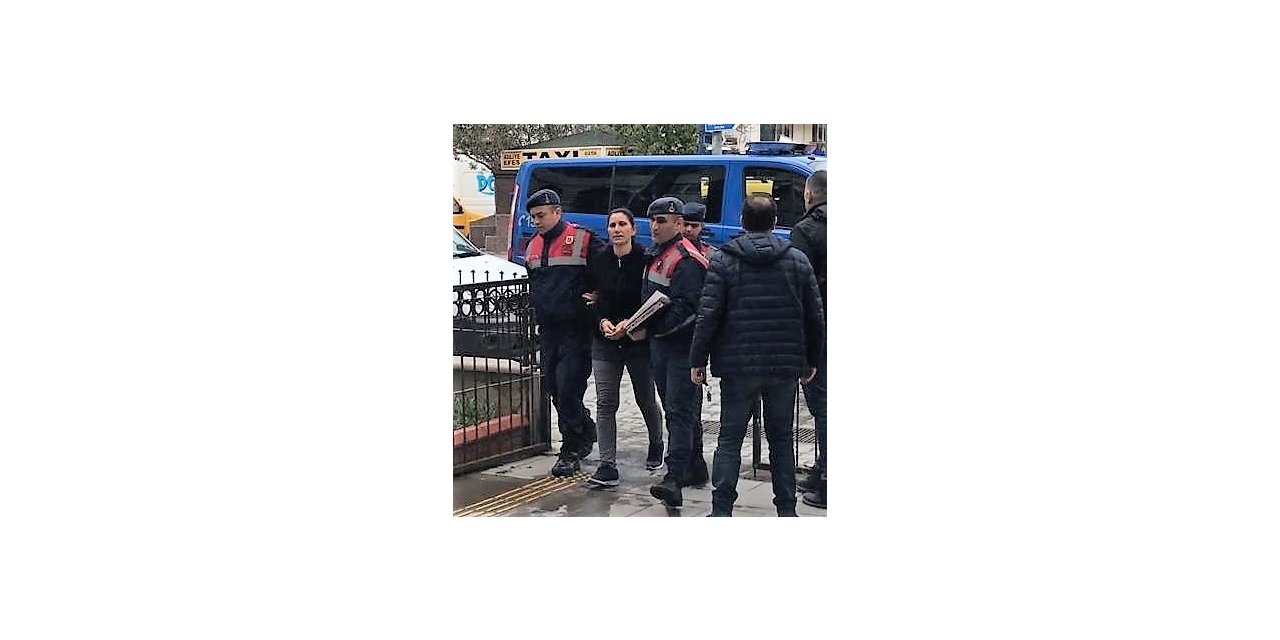 Bıçaklı cinayetin kadın şüphelisi tutuklandı