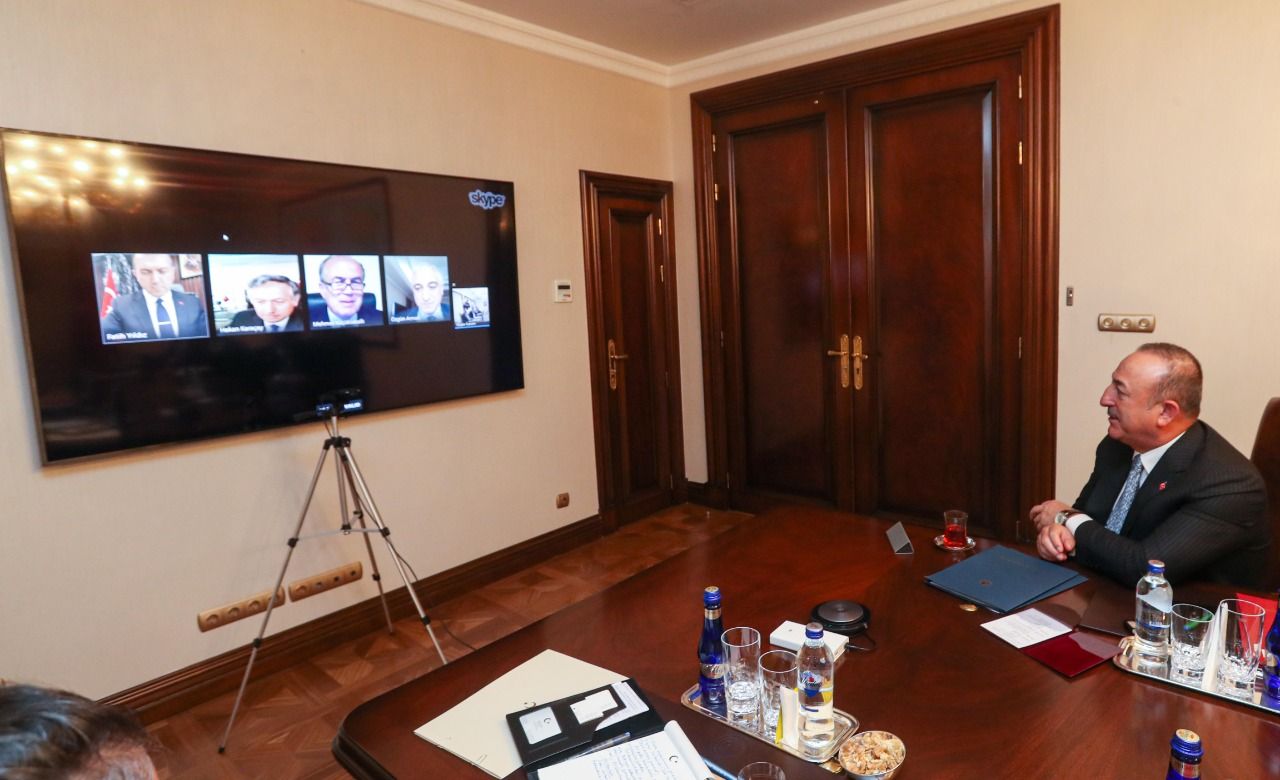 Dışişleri Bakanı Çavuşoğlu'ndan büyükelçilerle Kovid-19 video konferansı