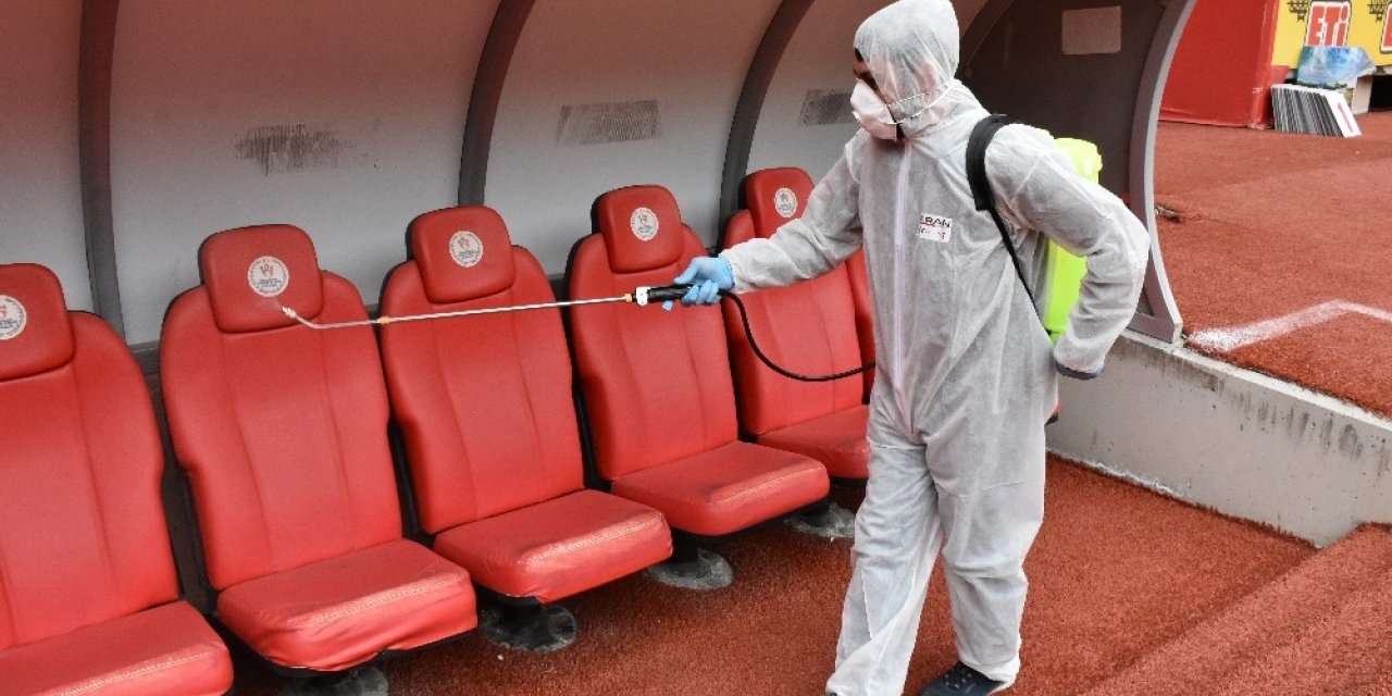 Eskişehirspor Adana Demirspor maçı öncesinde stadyum ilaçlandı