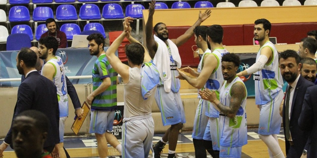 Basketbol maçında ilginç sevinç