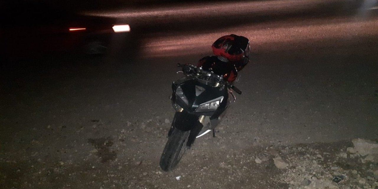 Otomobil ile çarpışan motosiklet sürücüsü ağır yaralandı