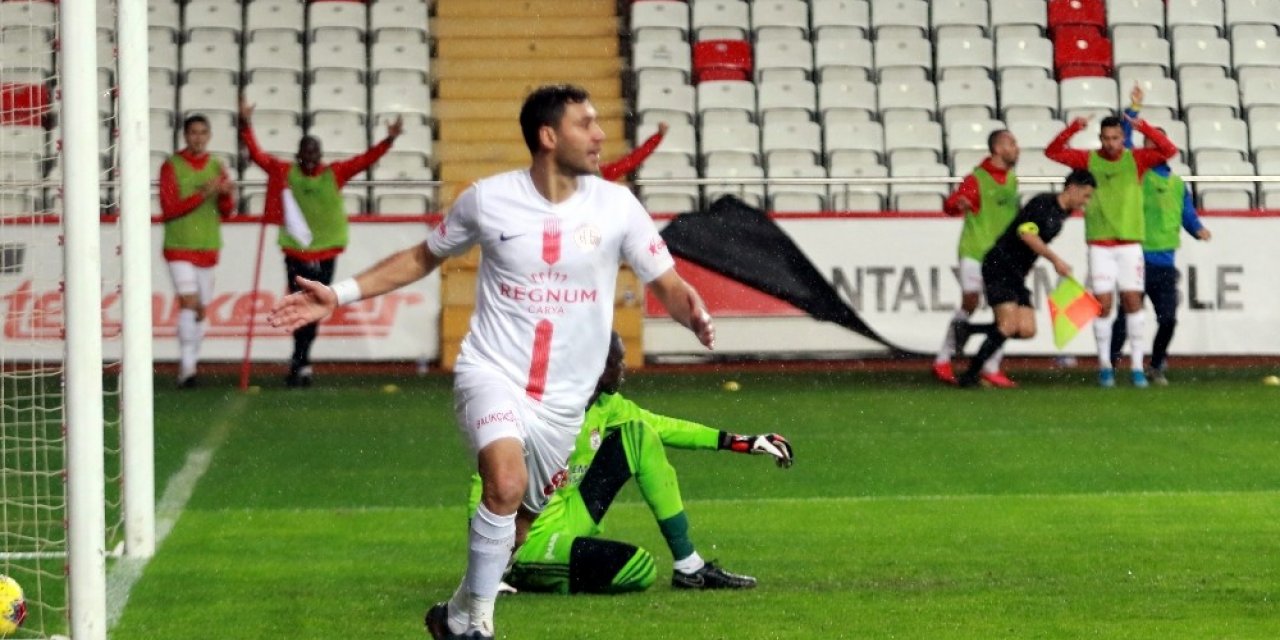 Antalyaspor, yenilmezlik serisini 8 maça çıkardı