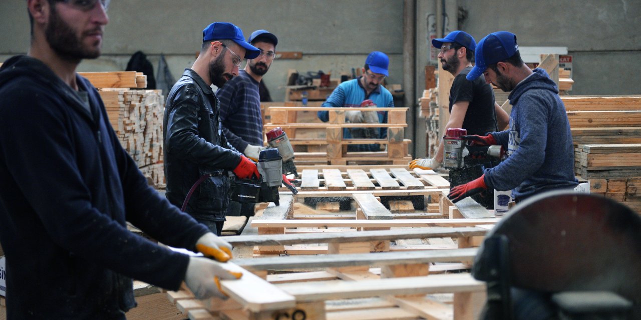 İki kardeşin ürettiği paletler 10 ülkeye ihraç ediliyor