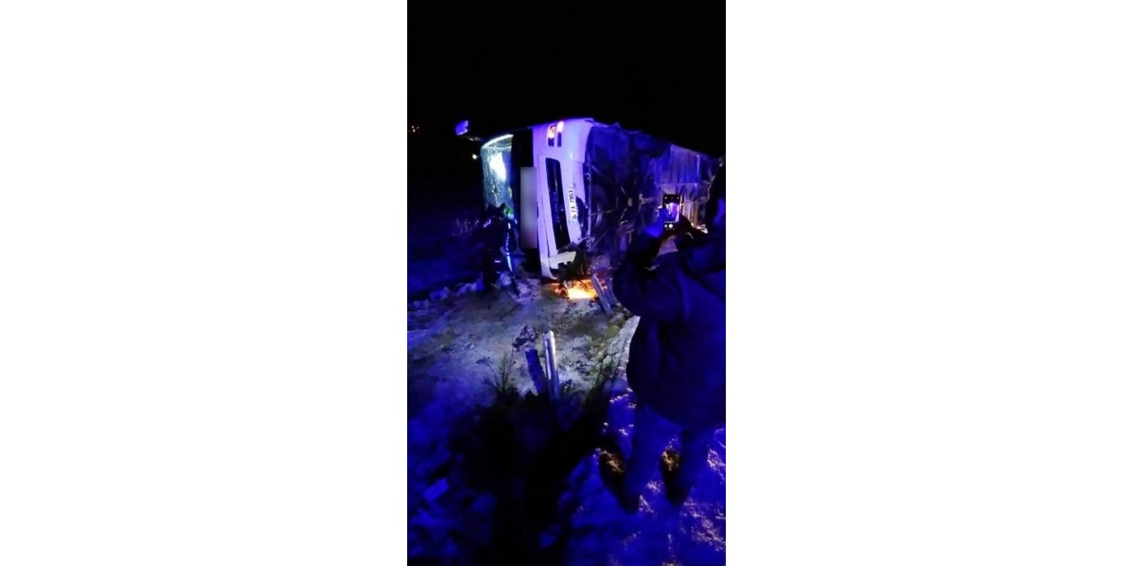 Kırşehir’de yolcu otobüsü yan yattı: 13 yaralı
