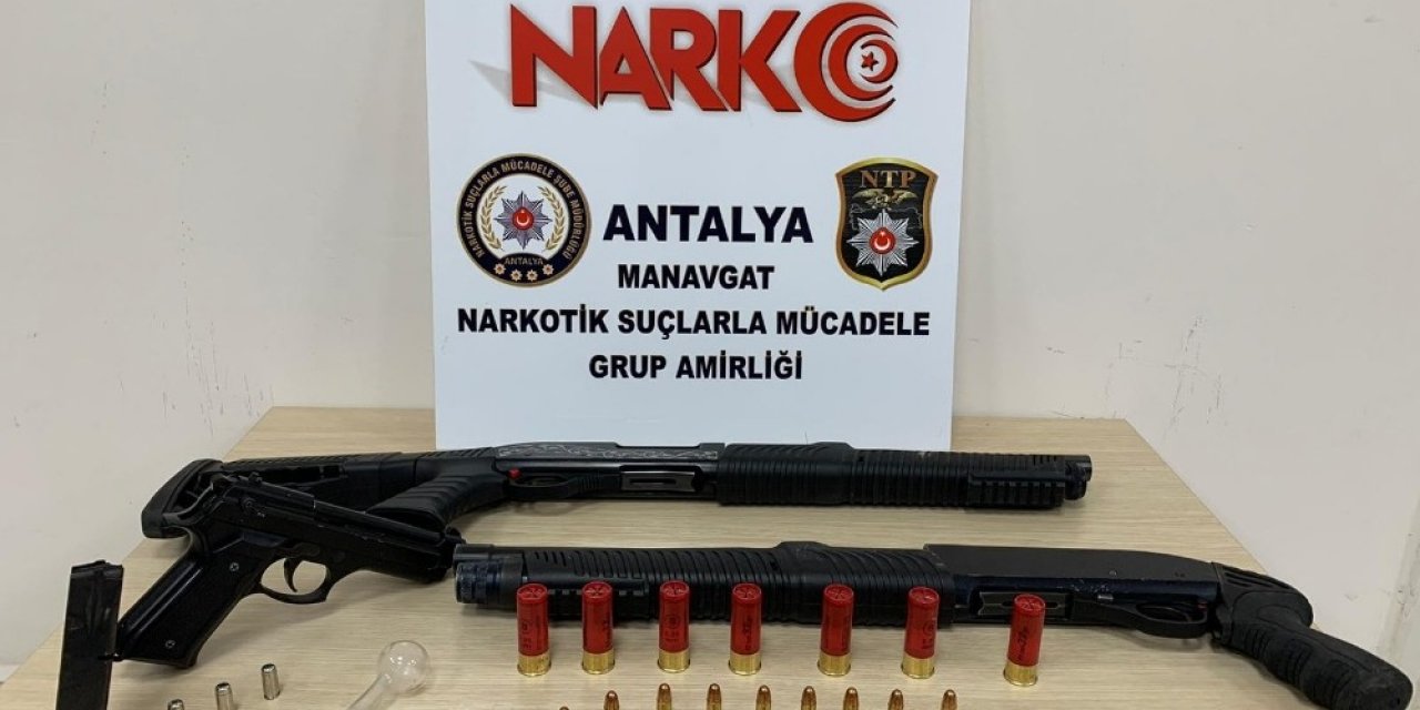 İç çamaşırında uyuşturucuyla yakalandı