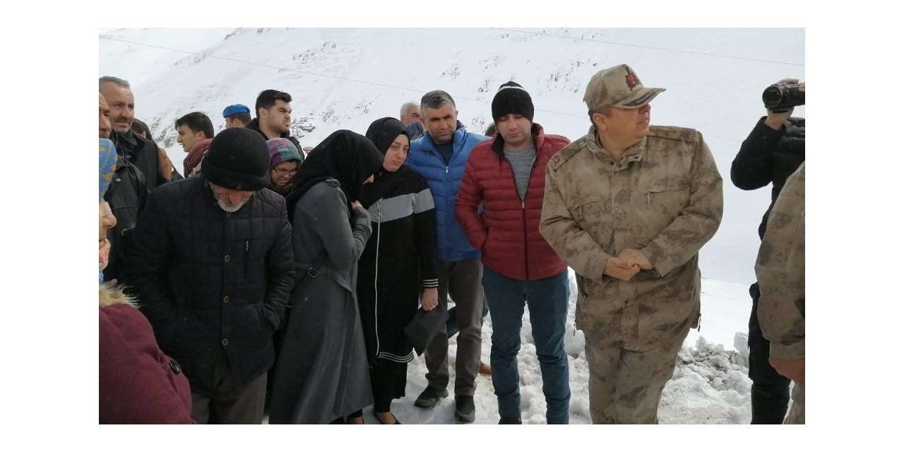 Çığ felaketinde şehit düşen askerlerin aileleri facia bölgesinde