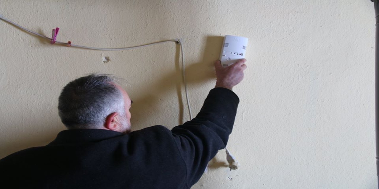 Ulaş'ta karbonmonoksit zehirlenmelerine karşı evlere duman dedektörü takıldı